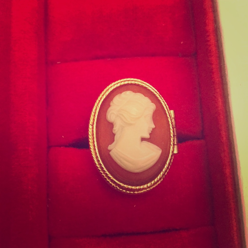 Avon vintage poison ring with cameo. Never worn